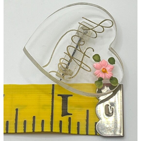 Vintage Heart-Shaped Mother Pin With Pink Flower Clear Lucite 1940s Brooch - Picture 4 of 6